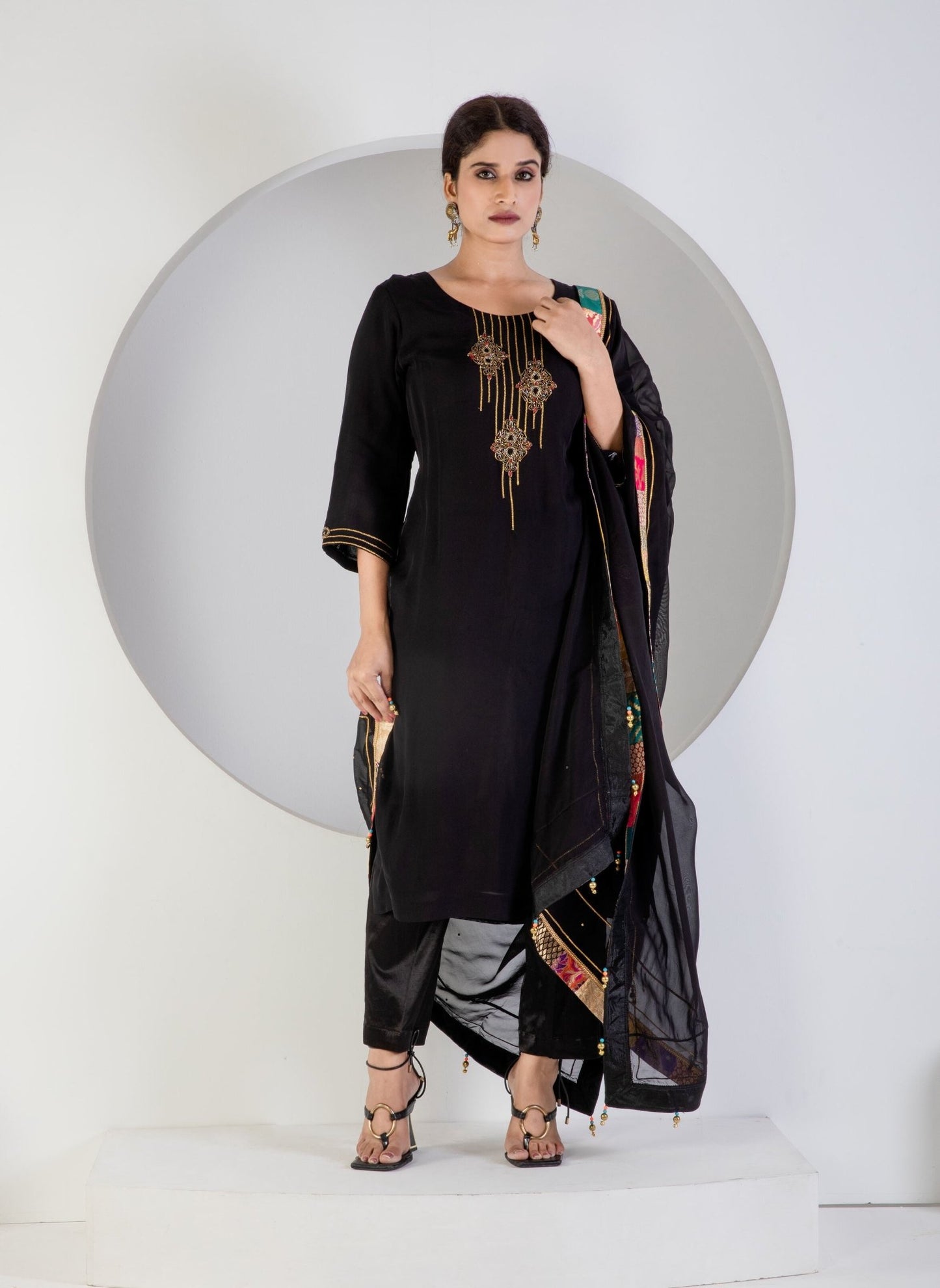 Black Kurat Set With Hand Embroidered - Ritivesh By Ritika Aggarwal
