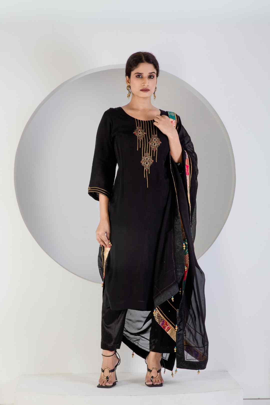Black Kurat Set With Hand Embroidered - Ritivesh By Ritika Aggarwal